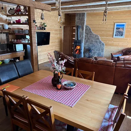 Nyaraló Cervena Karkulka